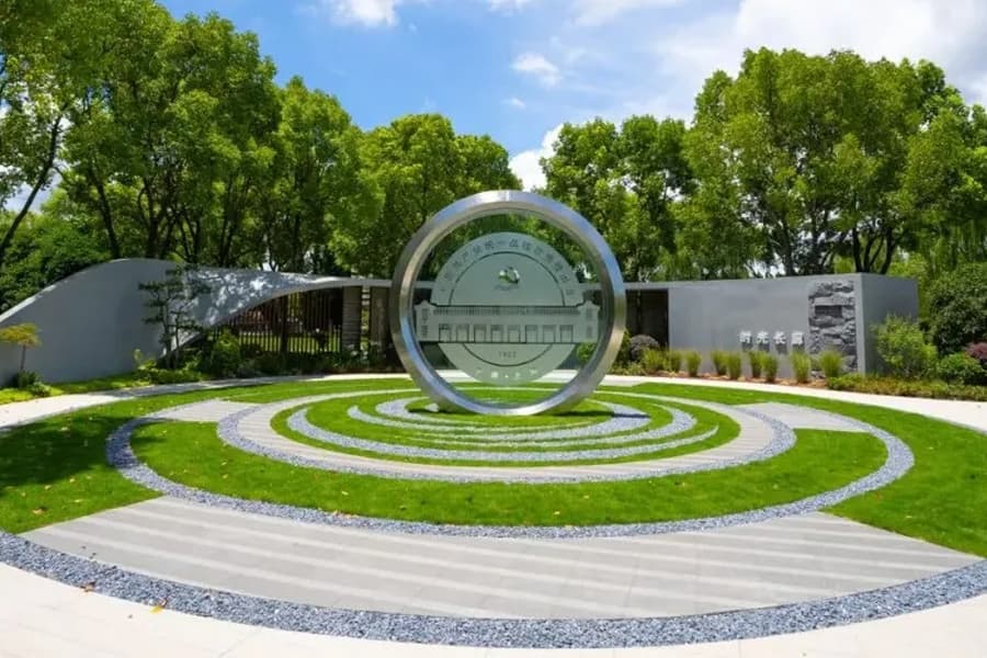 栖凤山国际人文陵园